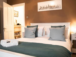 Pass the Keys Cosy, 2-bed home in popular Handbridge - Parking
